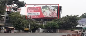Advertising on Hoarding in The Mall Avenue 44711