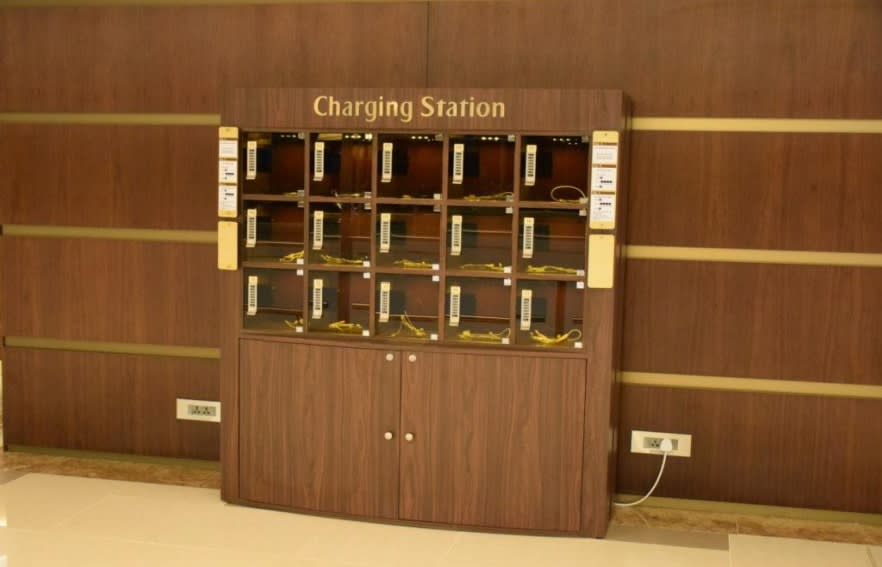 Kolkata Airport-Lounge Advertising-Mobile/Laptop Charging Station