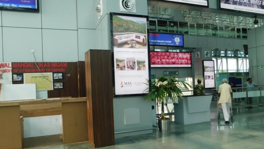 Arrival Area - Pillar To The Right Of Tourist Information Centre - 4 x 8 ft - Back Lit Panel