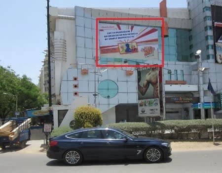 Glass-Facade 30 x 18 ft
