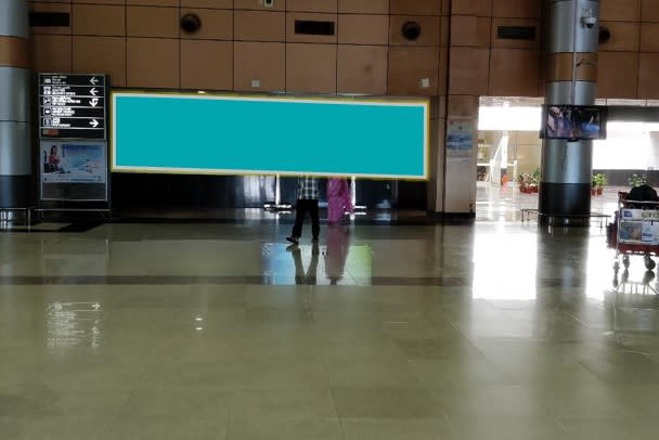 Departure concourse area (Front wall at the time of entry)  - 20 x 5 ft - Back Lit Panel