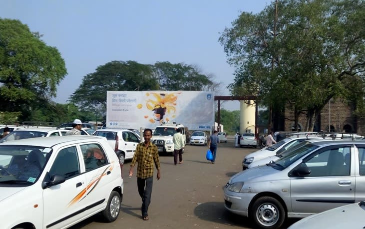 Hoarding - Circulating Area - 60 x 20 ft