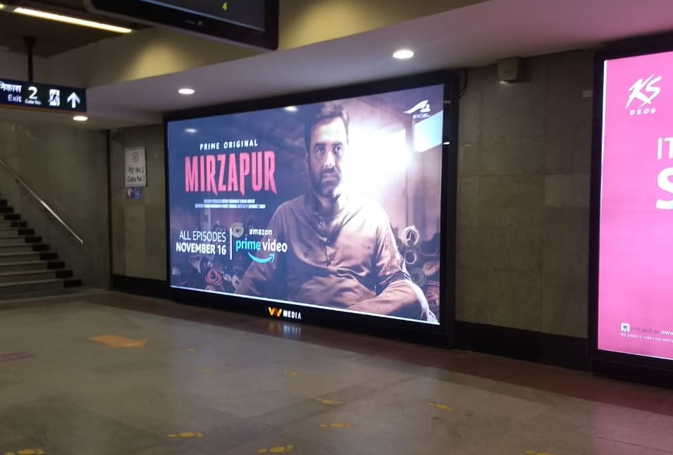 Delhi Metro Station - Yellow Line - Back Lit Panel Advertising - 16 x 8 Exit/Entry