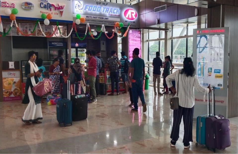 Mobile Chargers at Concourse Area and Food Court