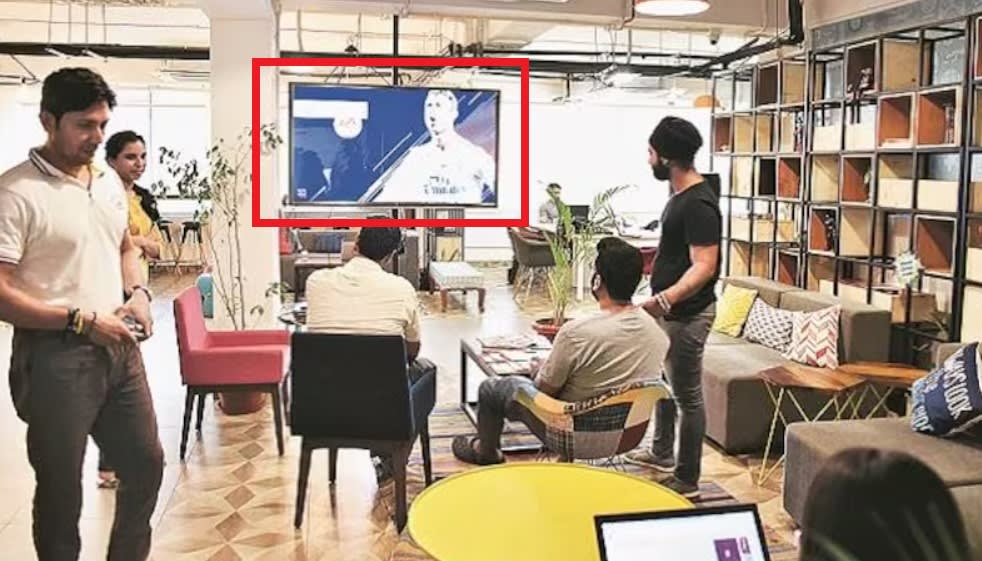 Digital Screen - 32 Inch / 43 Inch