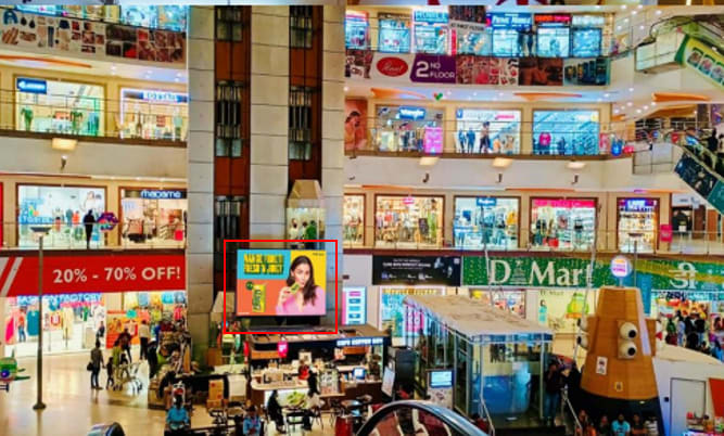 Mall Entry Near Lift