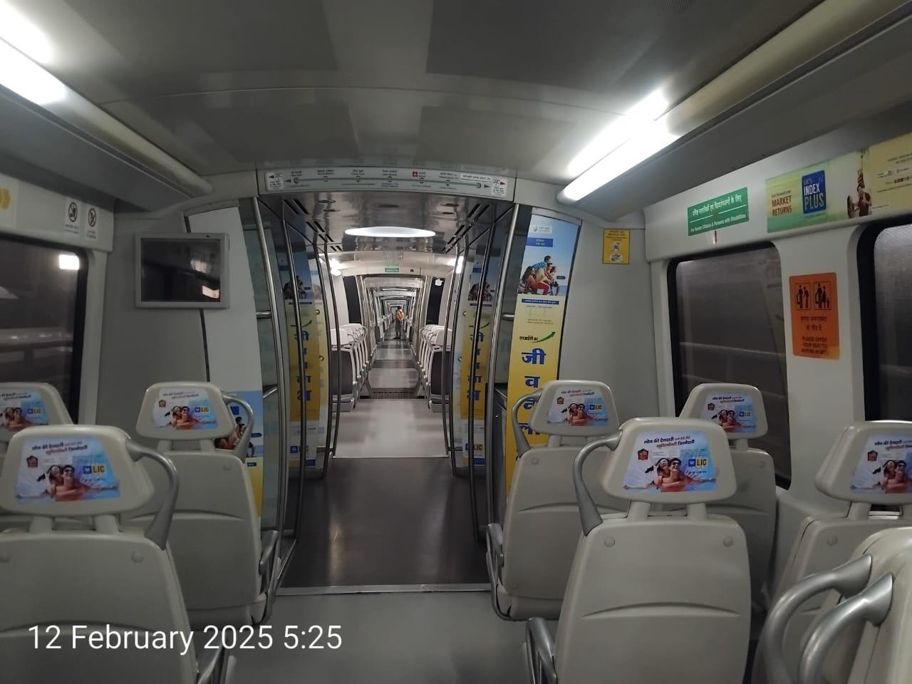 Full Train Interior - Line 10 - Orange/Airport (6 Coaches)