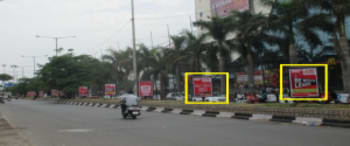 Advertising on Road Median in Khairtabad  52284