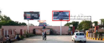 Advertising on Hoarding in Railway Quaters 66309