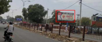 Advertising on Hoarding in Defence Colony 69922