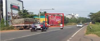 Advertising on Hoarding in Arayidathupalam  72542