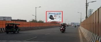 Advertising on Hoarding in The Mall Avenue 80903
