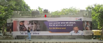 Advertising on Hoarding in Pragati Maidan  83277