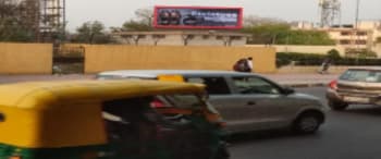 Advertising on Hoarding in Lajpat Nagar 99644