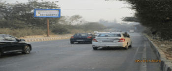Advertising on Hoarding in Patparganj 100338