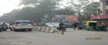 Advertising on Hoarding in New Delhi 100484