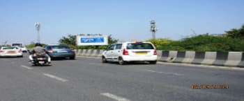 Advertising on Hoarding in New Delhi 100690