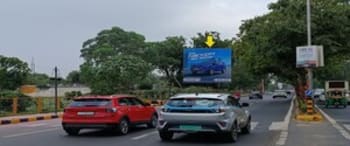 Advertising on Hoarding in Sadar Bazar 111604