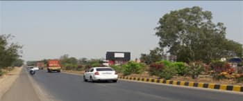 Advertising on Hoarding in Wathar station  82142